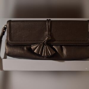 Lovely Simply Vera Wang wristlet Purse. Black with Small gold Accents.